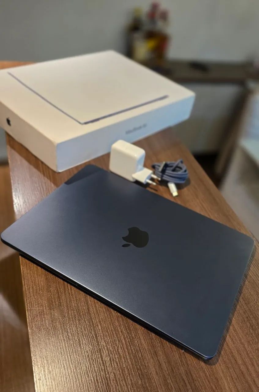 Macbook Air M3 - 16GB RAM - Impecável 
