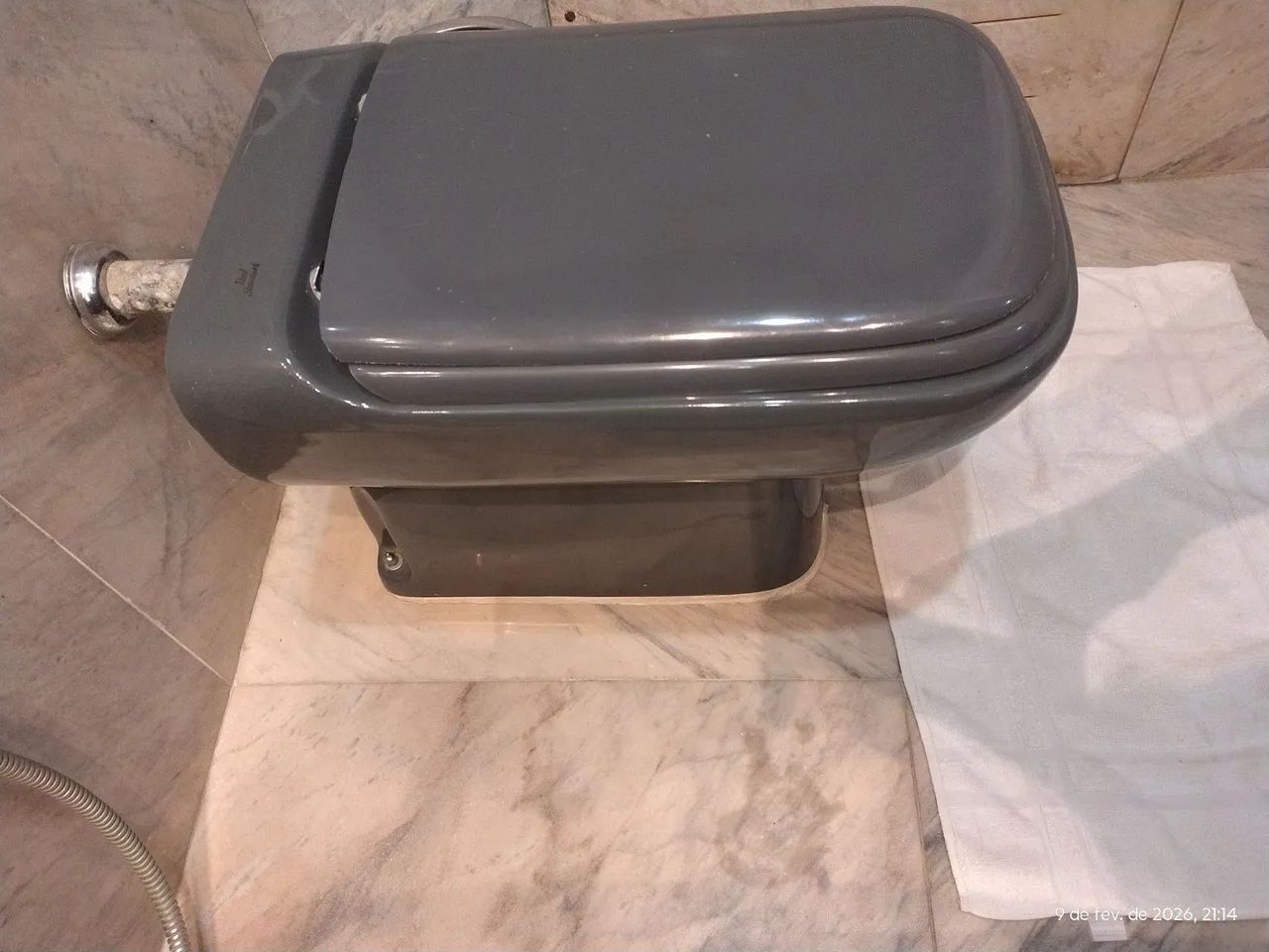 Conjunto: Vaso sanitário + cuba + tampa + torneira (perfeito estado)
