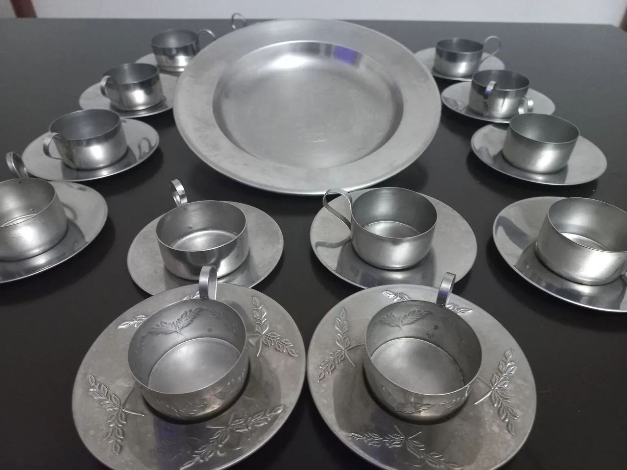 14 peças porta xícaras + 1 prato inox antigo