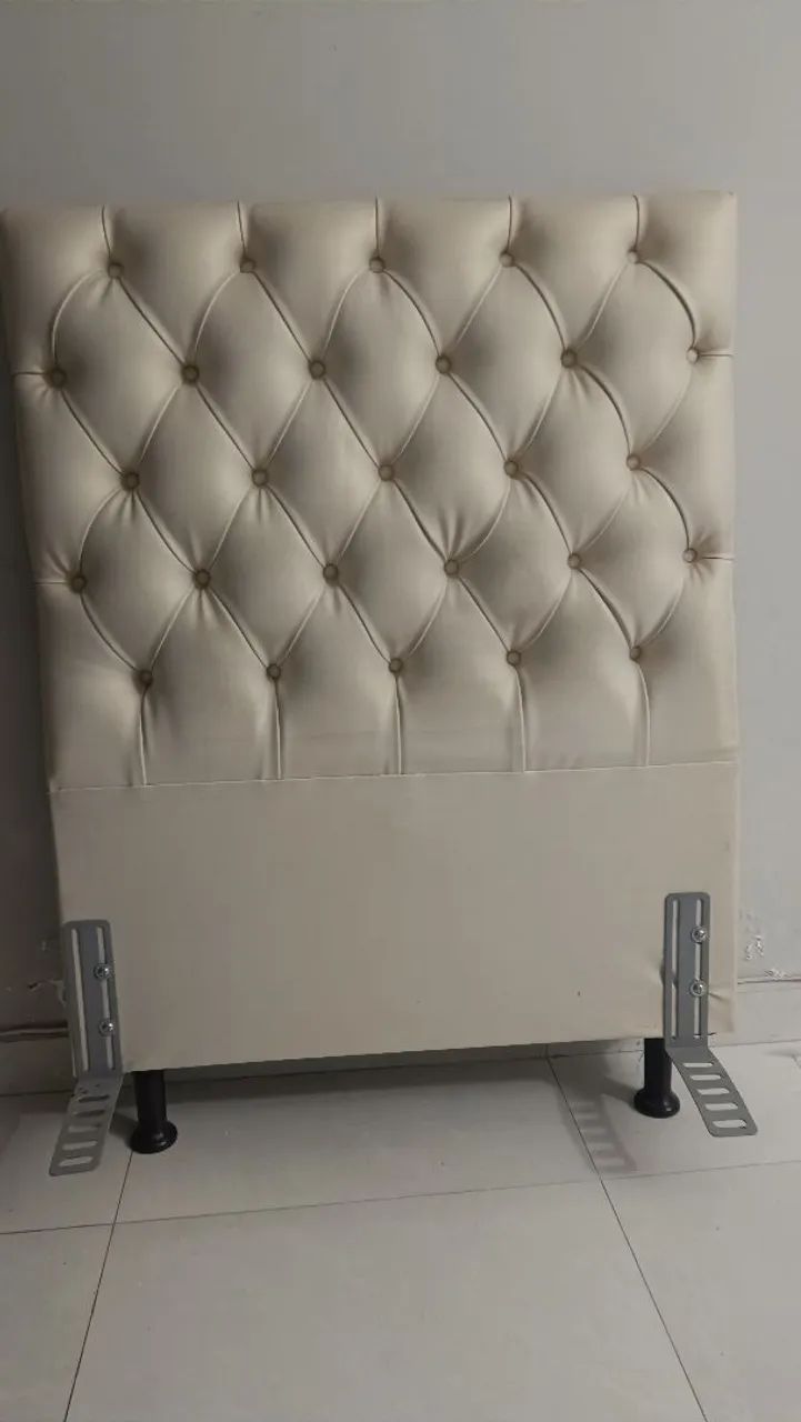 Cabeceira de solteiro de courino estofada cama box 90 cm