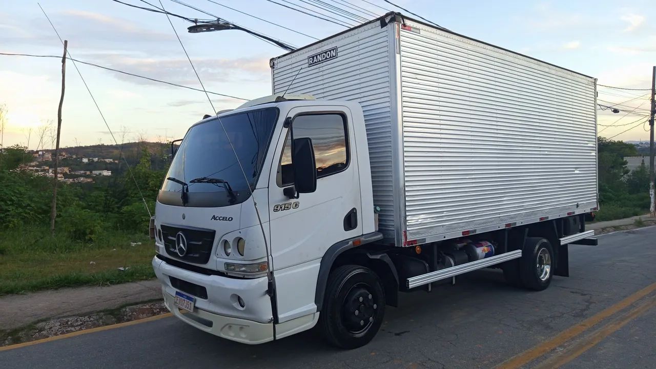 Caminhão 3/4 Accelo baú modelo 2012 - Foto 3