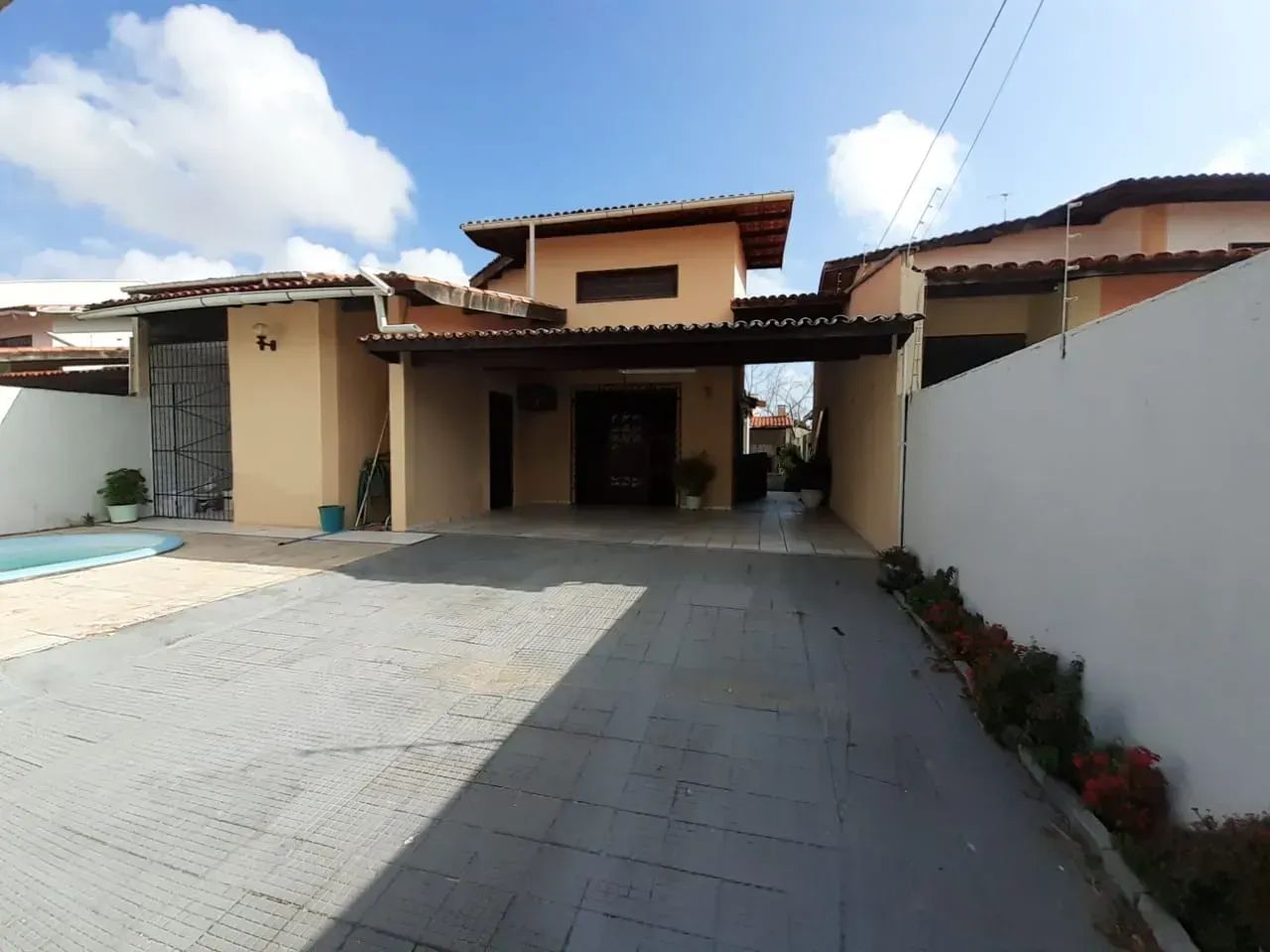Casa ampla em excelente localização - Foto 2