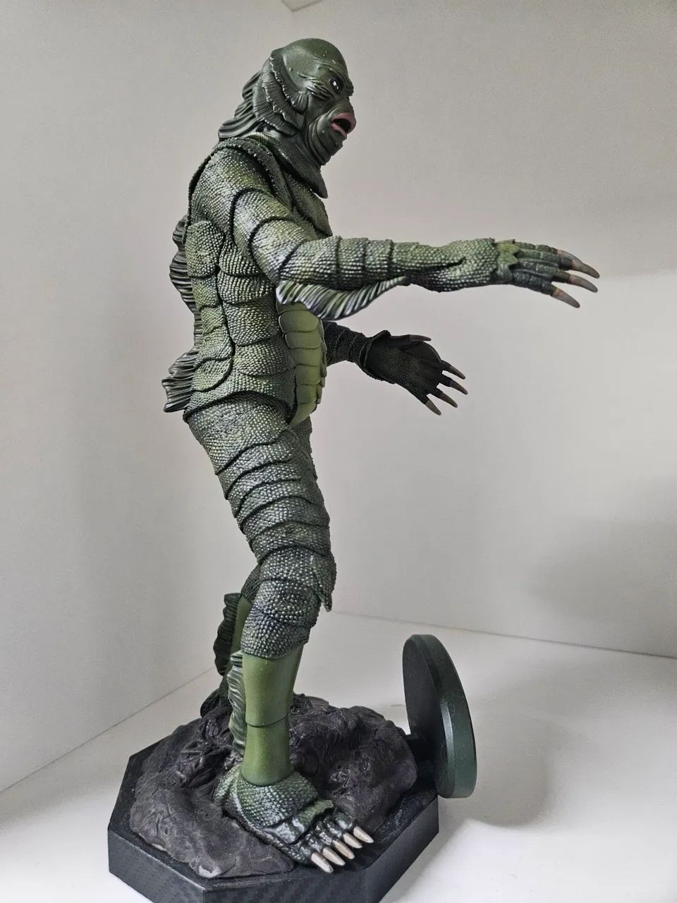  Monstro da lagoa negra estátua 30cm - Foto 2