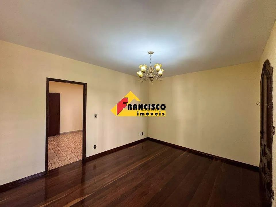 Casa para aluguel, 5 quartos, 2 suítes, 2 vagas, Centro - Divinópolis/MG - Foto 2