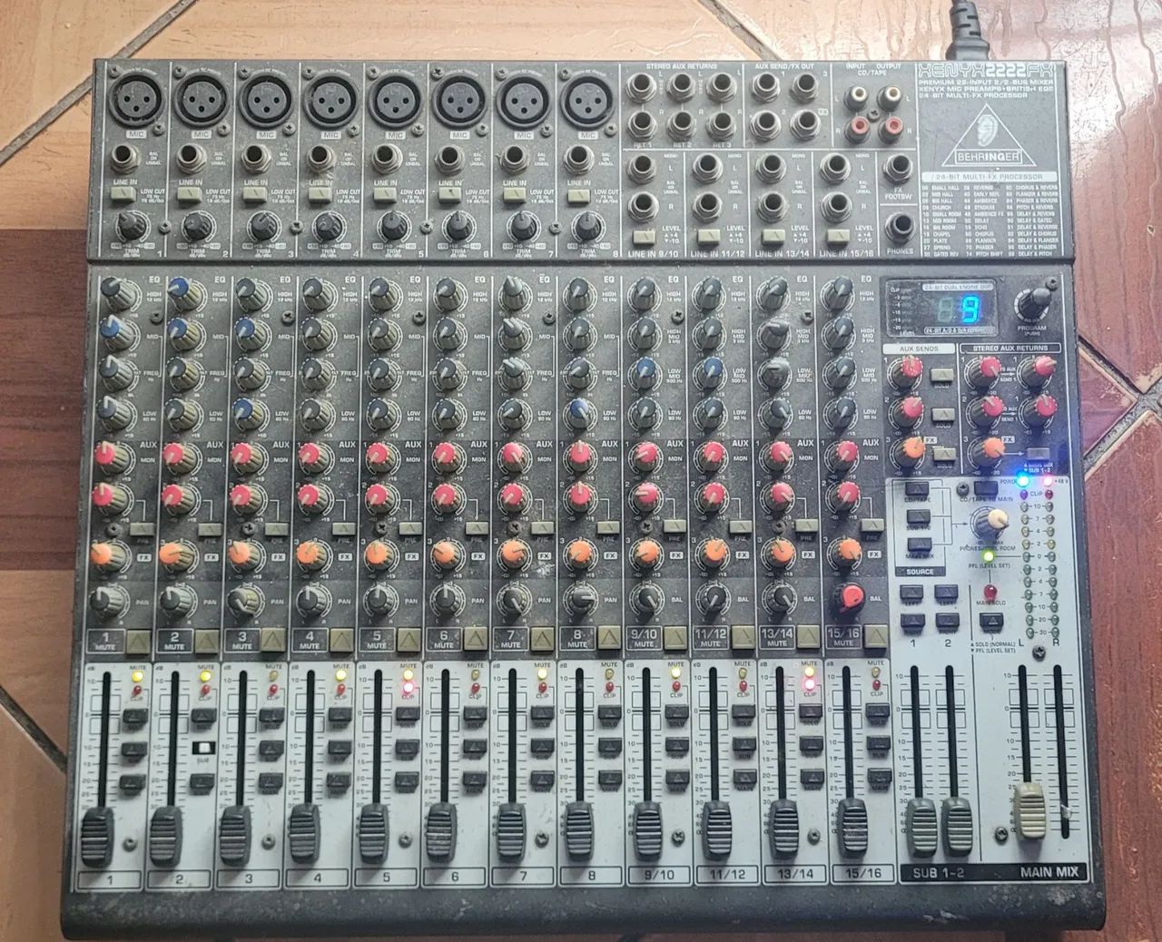Mesa de som Behringer  - Foto 2