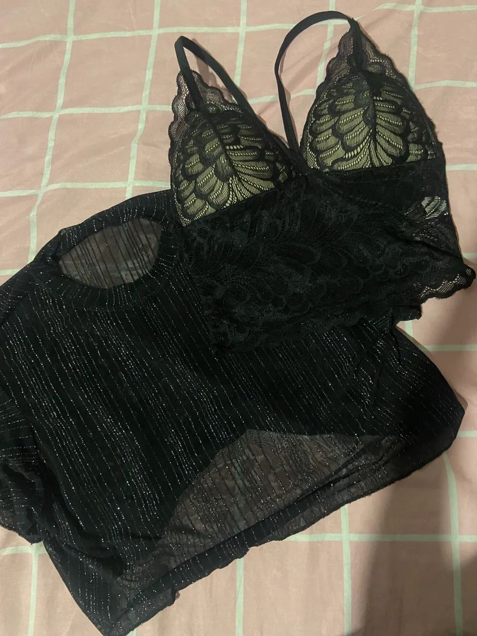 Cropped de renda preto 