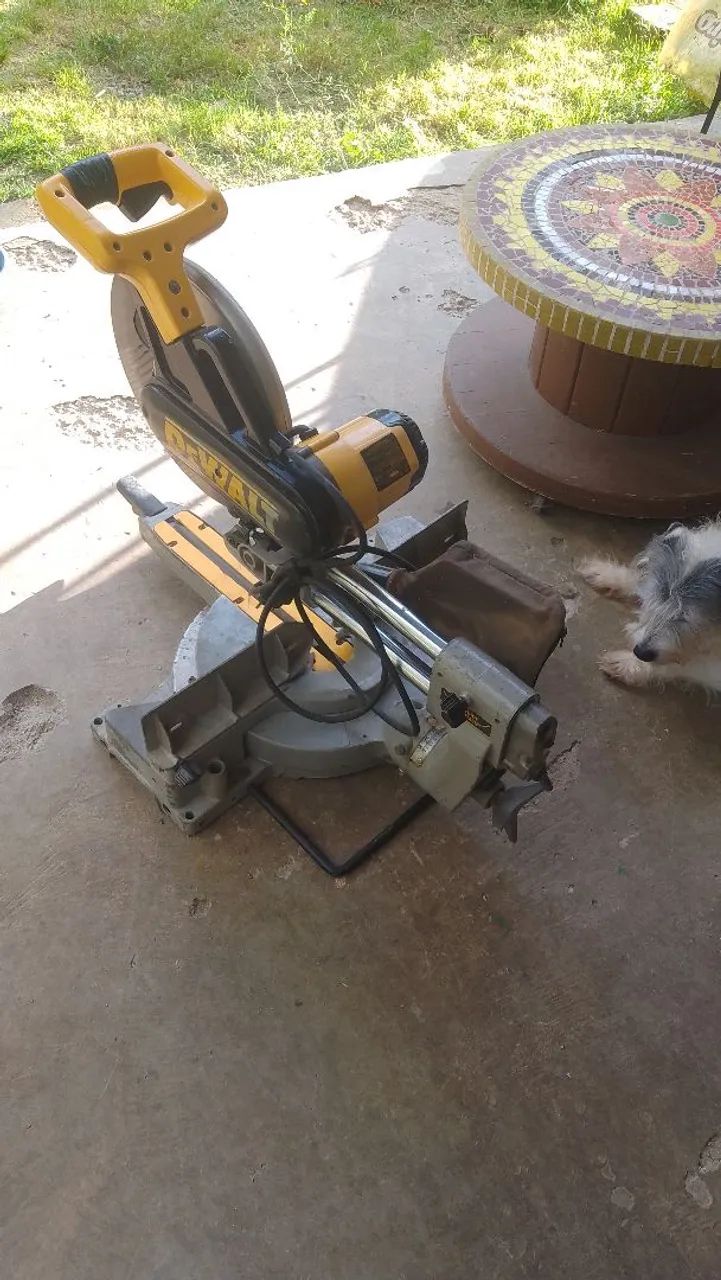 Serra meia esquadria Dewalt  - Foto 3