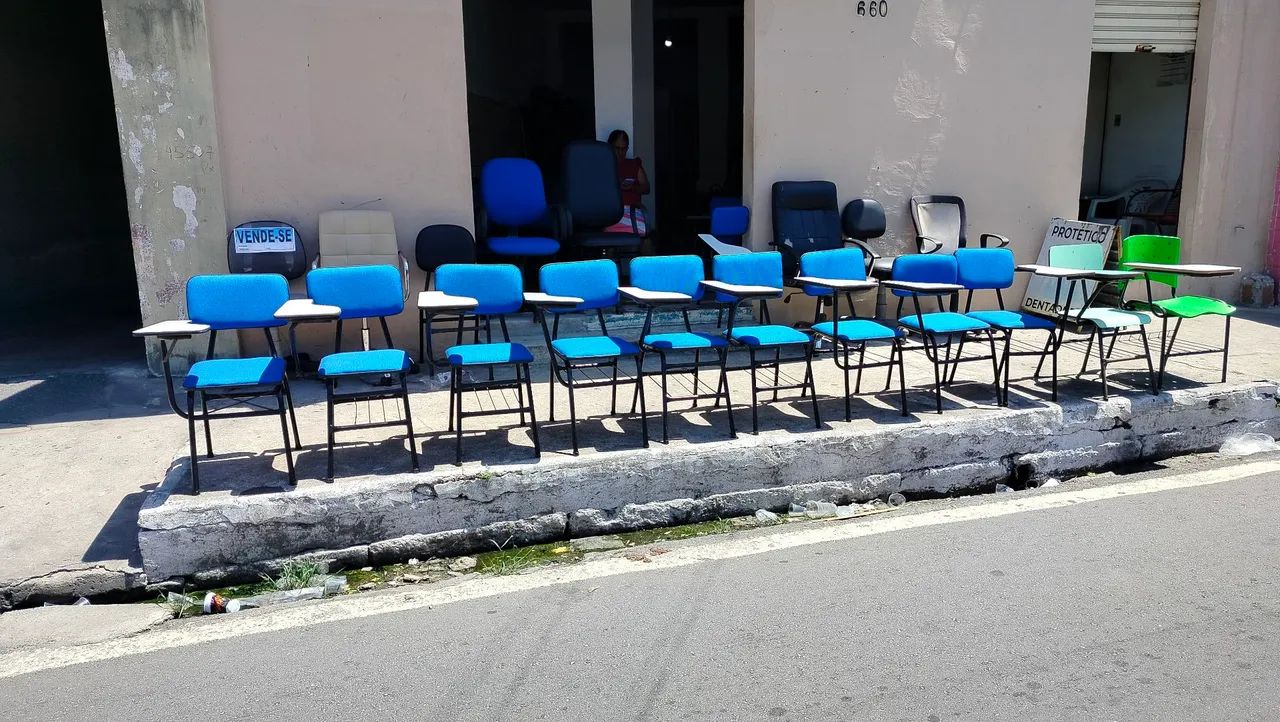 Cadeiras escolar reformada, assento e encosto novo  - Foto 5