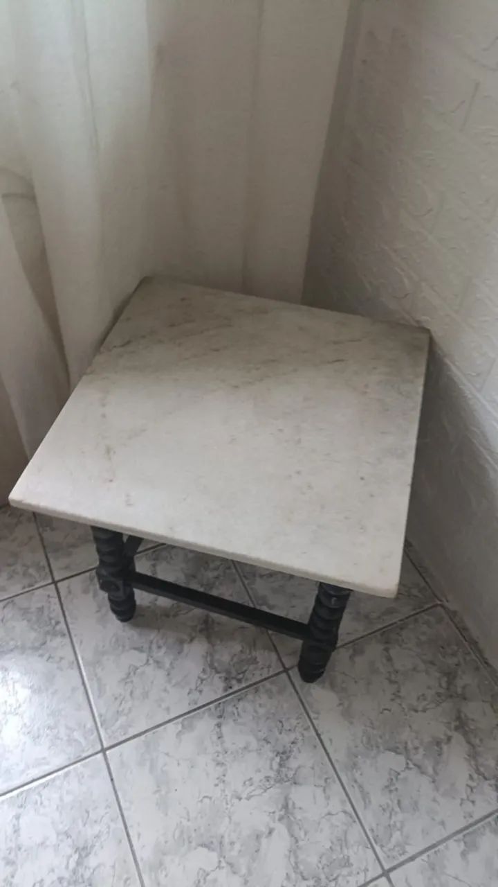 Mesa de canto 