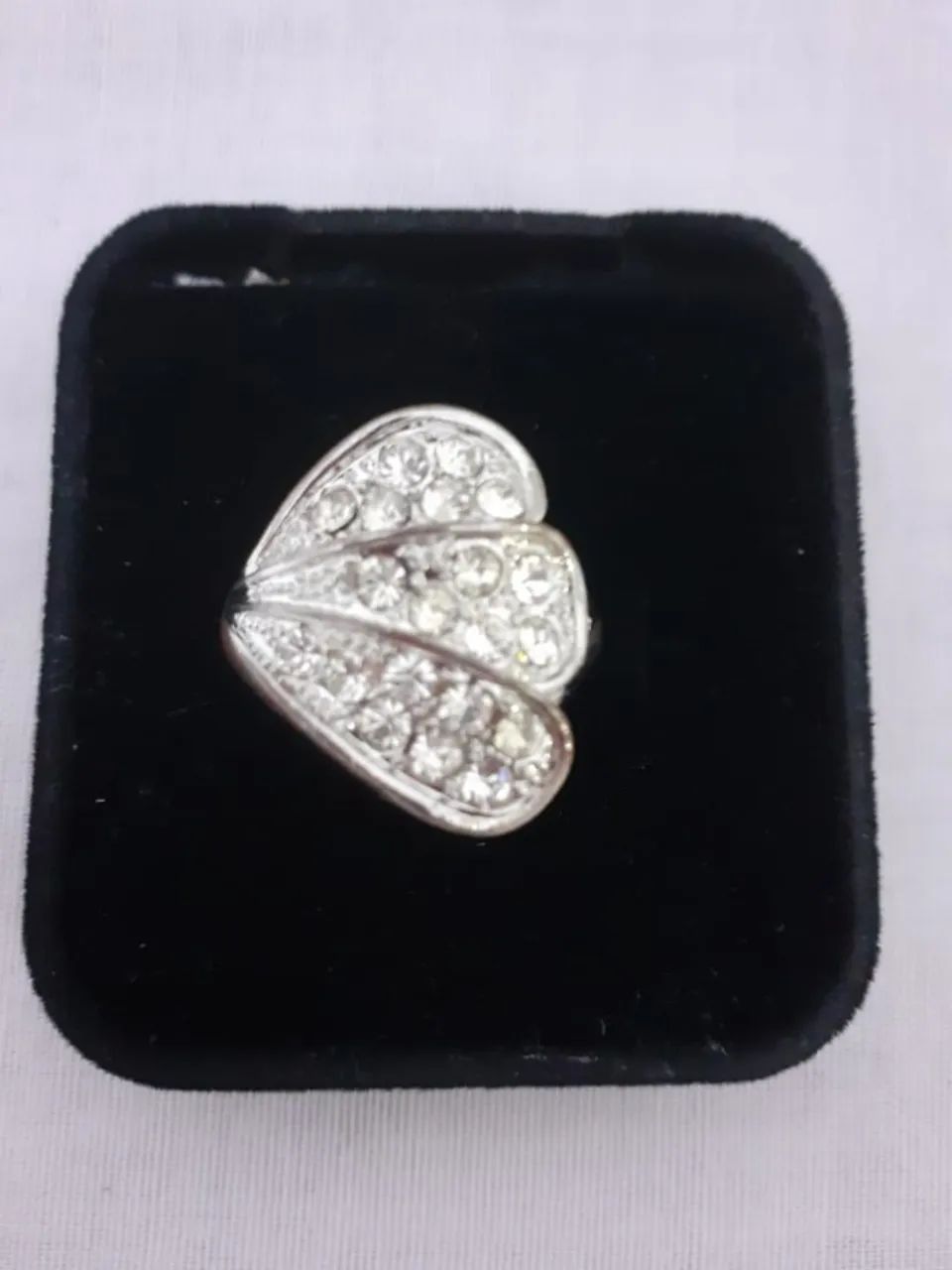 Conjunto de Joias Cravejadas de Strass Prateado - Foto 4