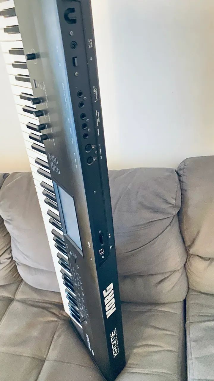Vende-se Teclado Korg Krome 73 - Foto 4