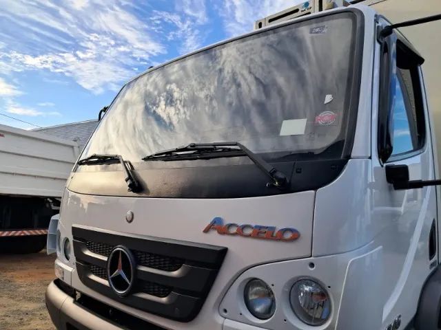 MB Accelo 1016 4X2 Baú Refrigerado - (2012) - Foto 4