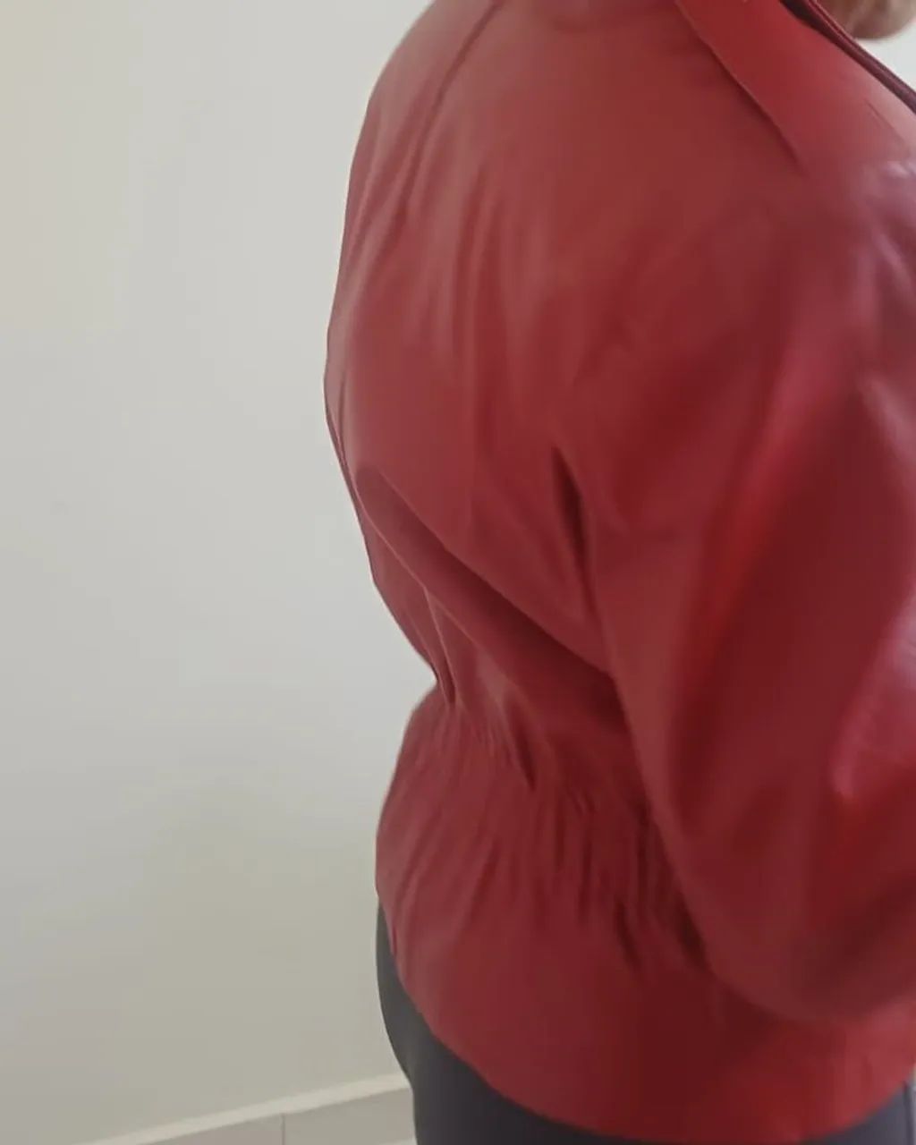 Jaqueta couro legítimo tamanho M pouco usada - Foto 4