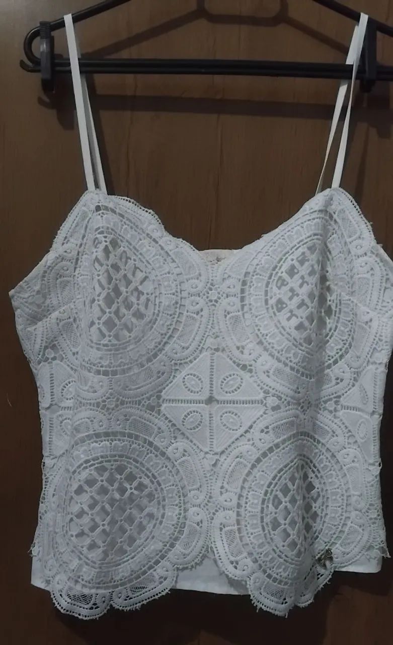 Cropped em renda artesal