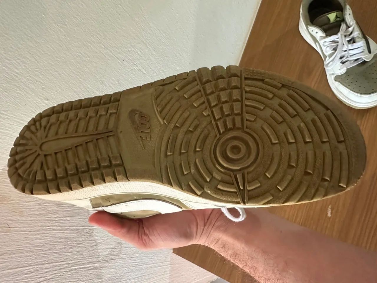 Travis Scott x Air Jordan - Foto 2