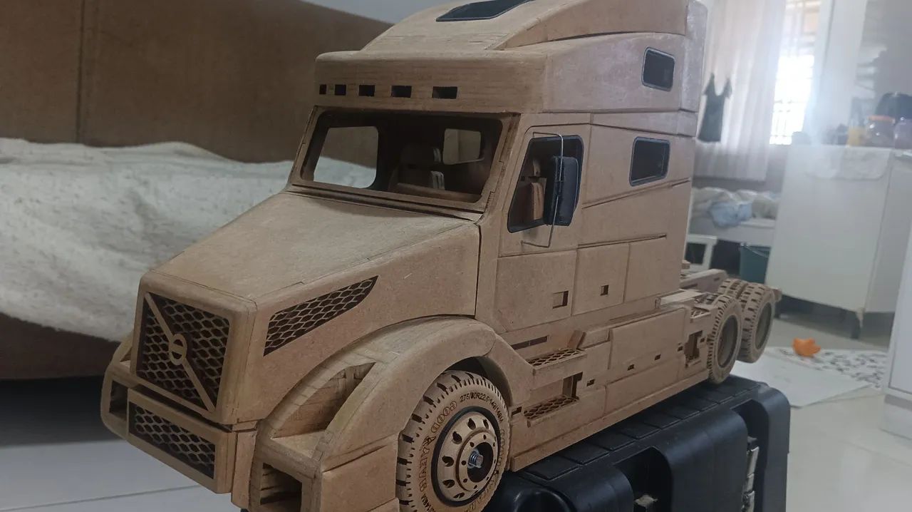 Caminhão MDF miniatura escala 1 14 - Foto 2