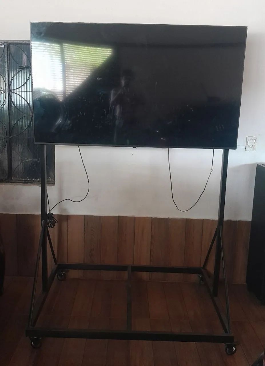 SUPORTE COM RODINHAS PARA TV 60 POLEGADAS 