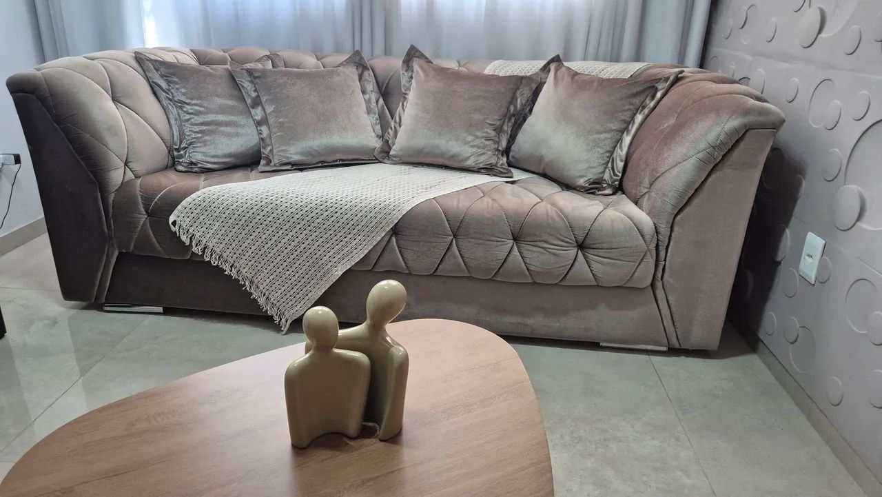 Sofá Design Sofisticado Tecido Sued - Muito Conservado