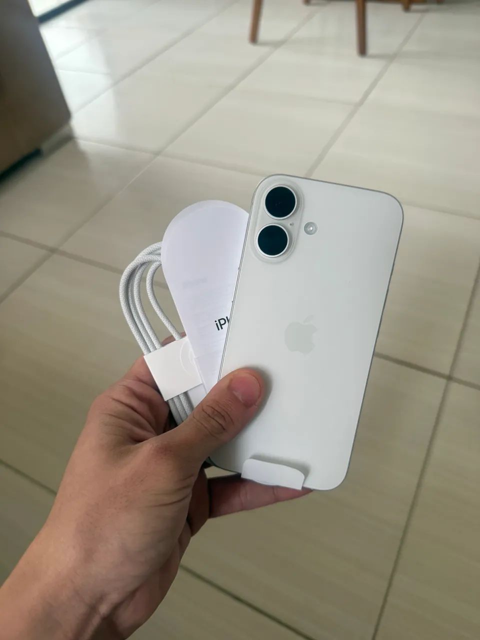 Apple iPhone 16 (128 GB) - Branco