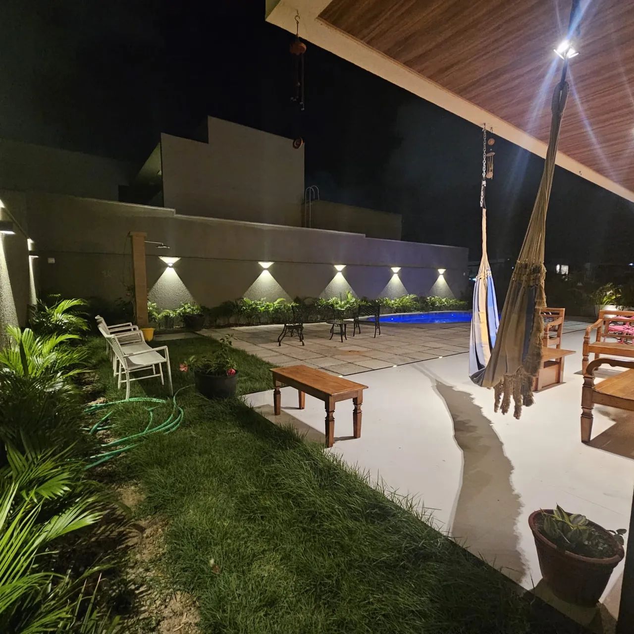 Mansão de 450m2 construídos em lote de 650m2! 5 suítes amplas, esquina, poente! - Foto 4