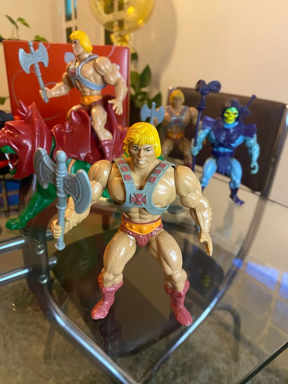 Boneco HE MAN colete e Machado 