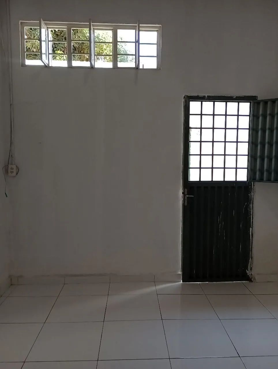 Alugo kitnet bem localizada 