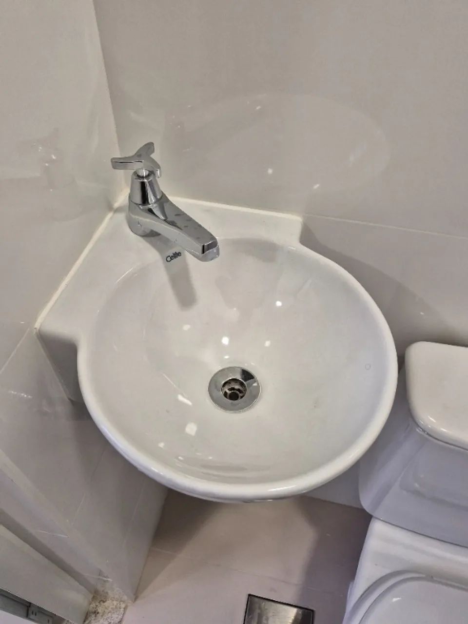 Lavatório de Canto Celite