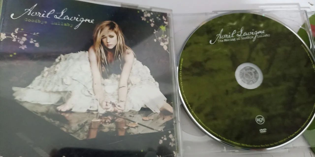 Cd+Dvd da Avril Lavigne Deluxe Goodbye Lullaby - CDs, DVDs etc