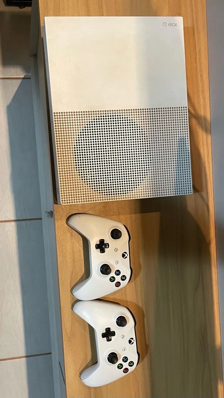 Xbox One S 1TB + 2 controles - Foto 5