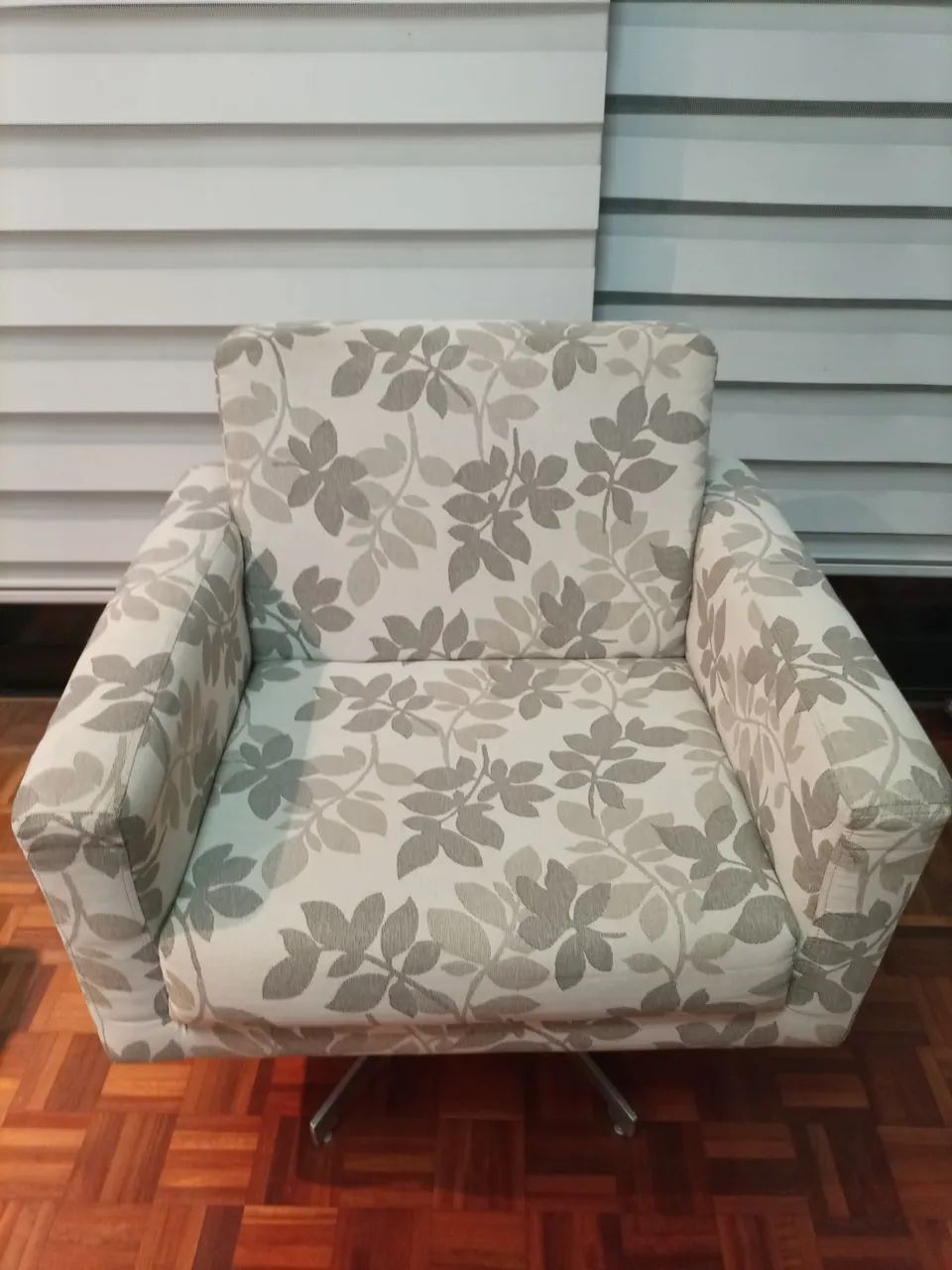 Poltrona Giratória 77C x 67L x 90A - Foto 2