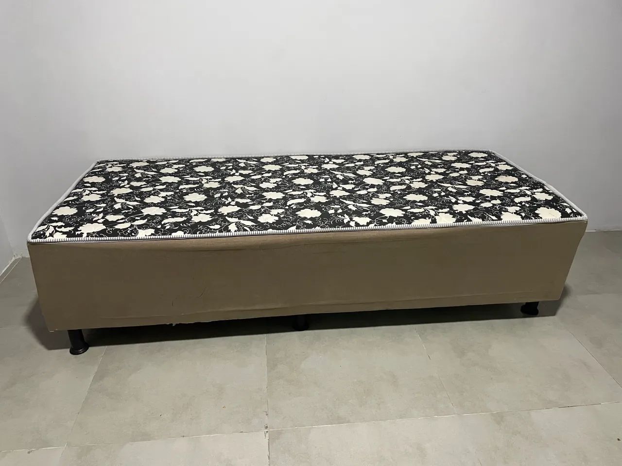 Vende frigobar e cama de solteiro Box 