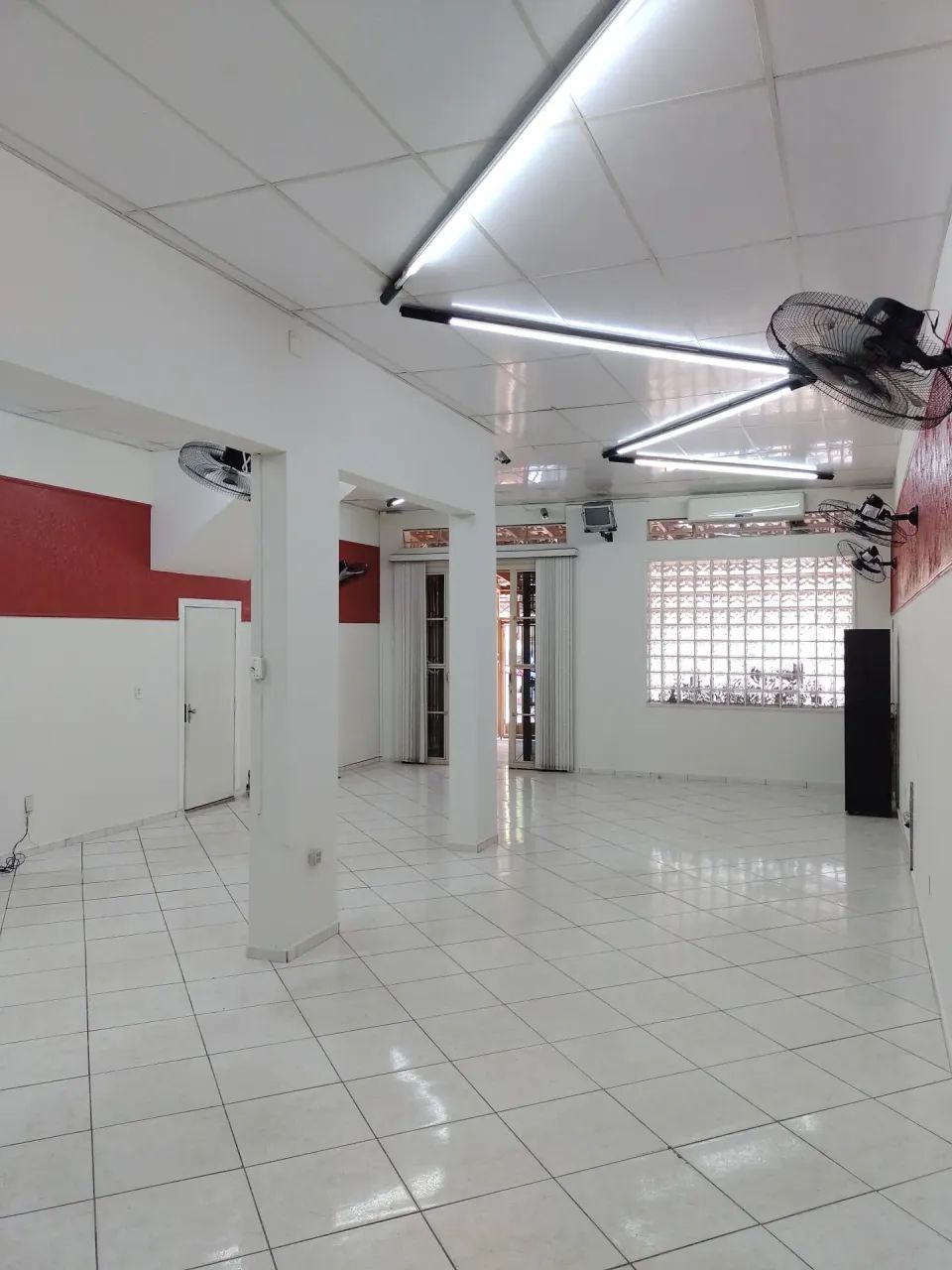 Sobrado para aluguel possui 368 metros quadrados com 4 quartos - Foto 2