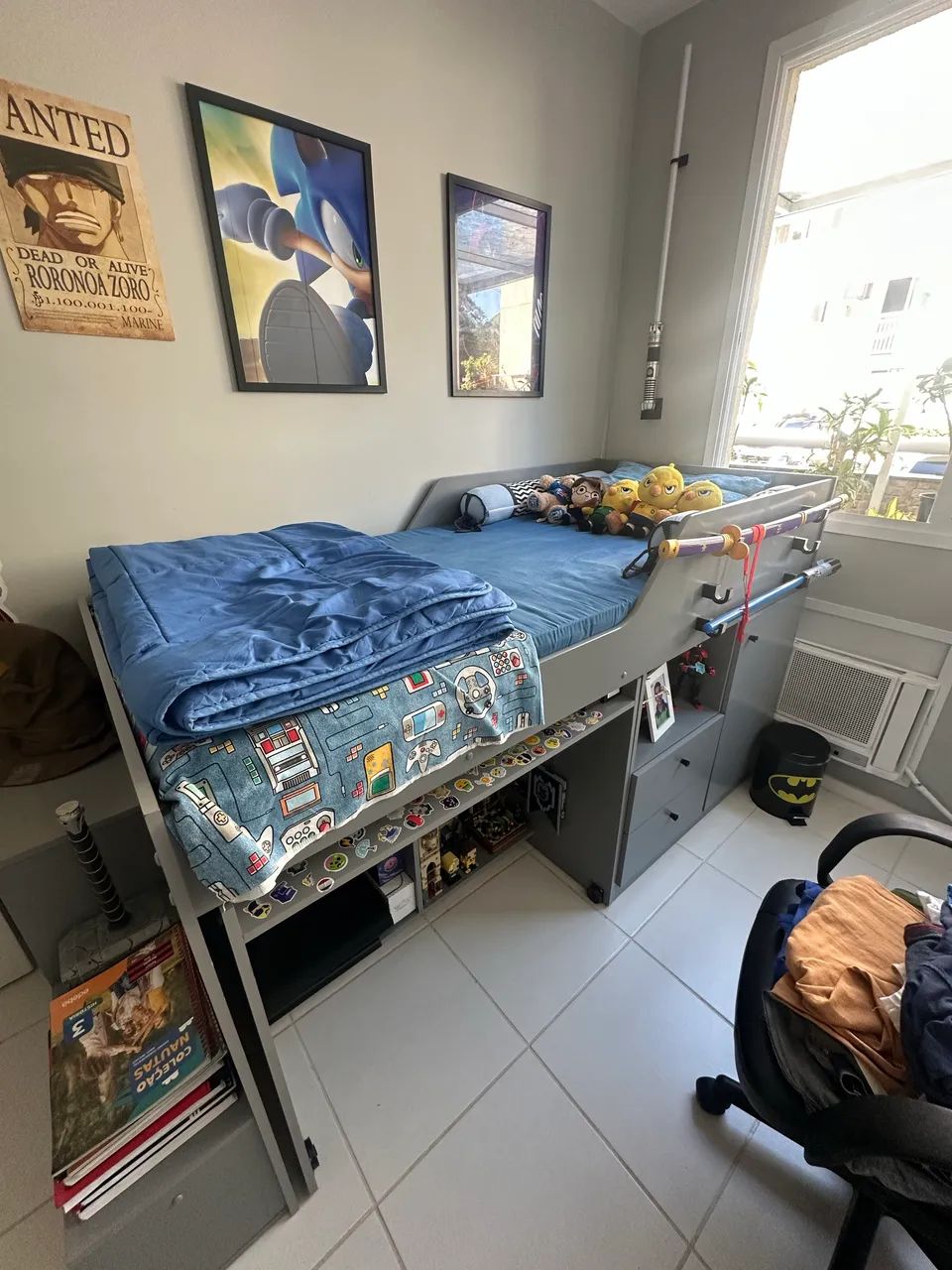 Cama alta multifuncional solteiro