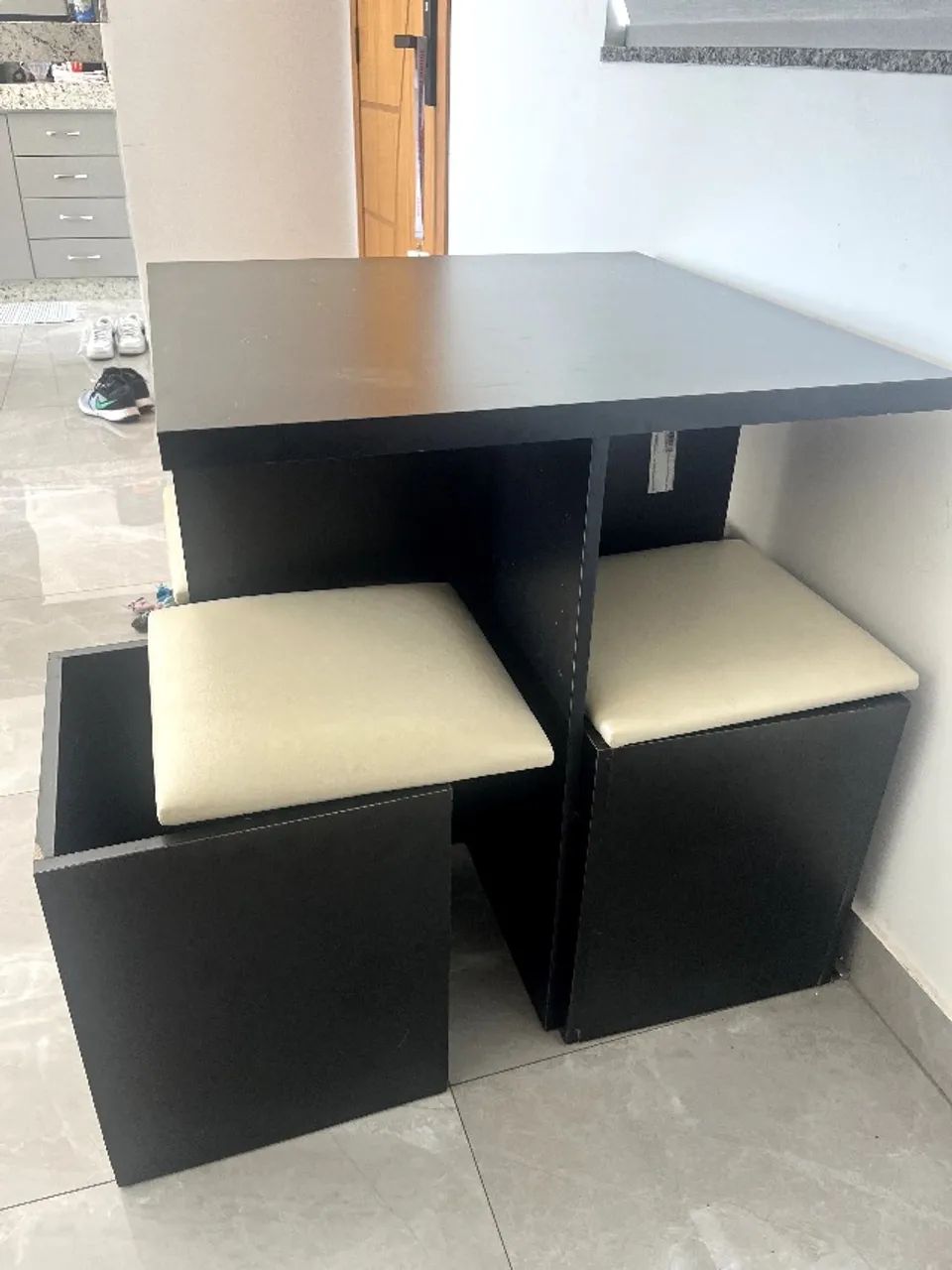 Mesa para sala - com 4 bancos com baú interno para guardar objetos. - Foto 3