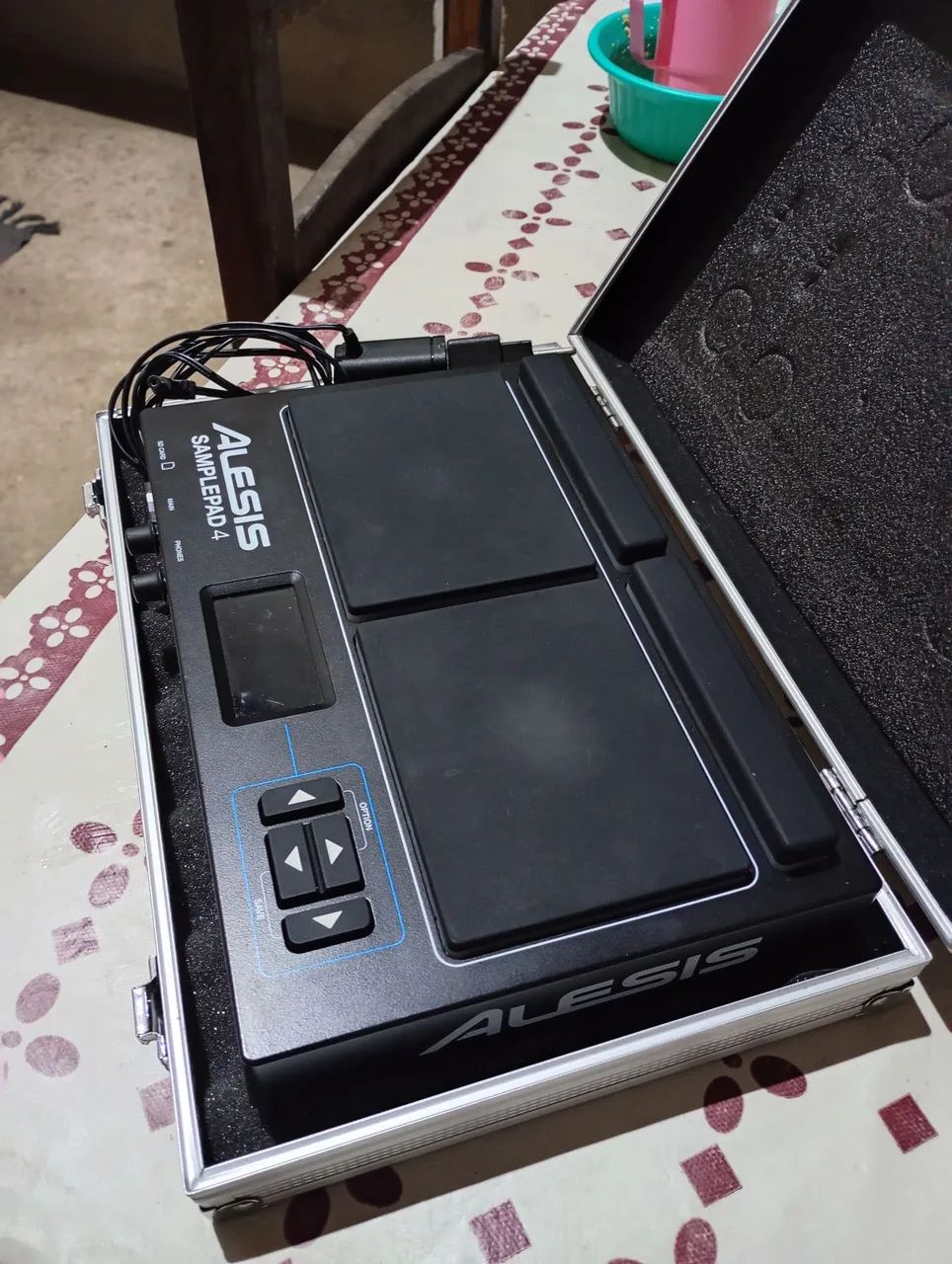 SAMPLE PAD ALESIS SEMINOVO COM CASE E SUPORTE - Foto 2