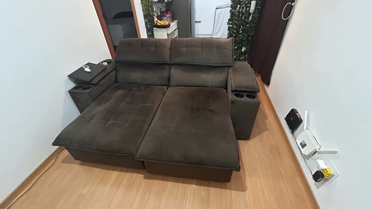 Sofá Retrátil 3 lugares marrom super confortável