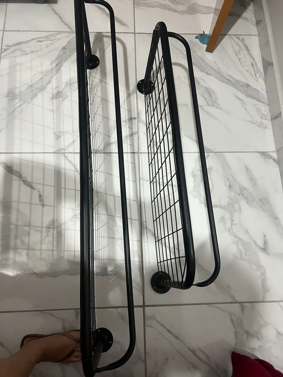 Arara de parede com cabideiro e prateleira  - Foto 2