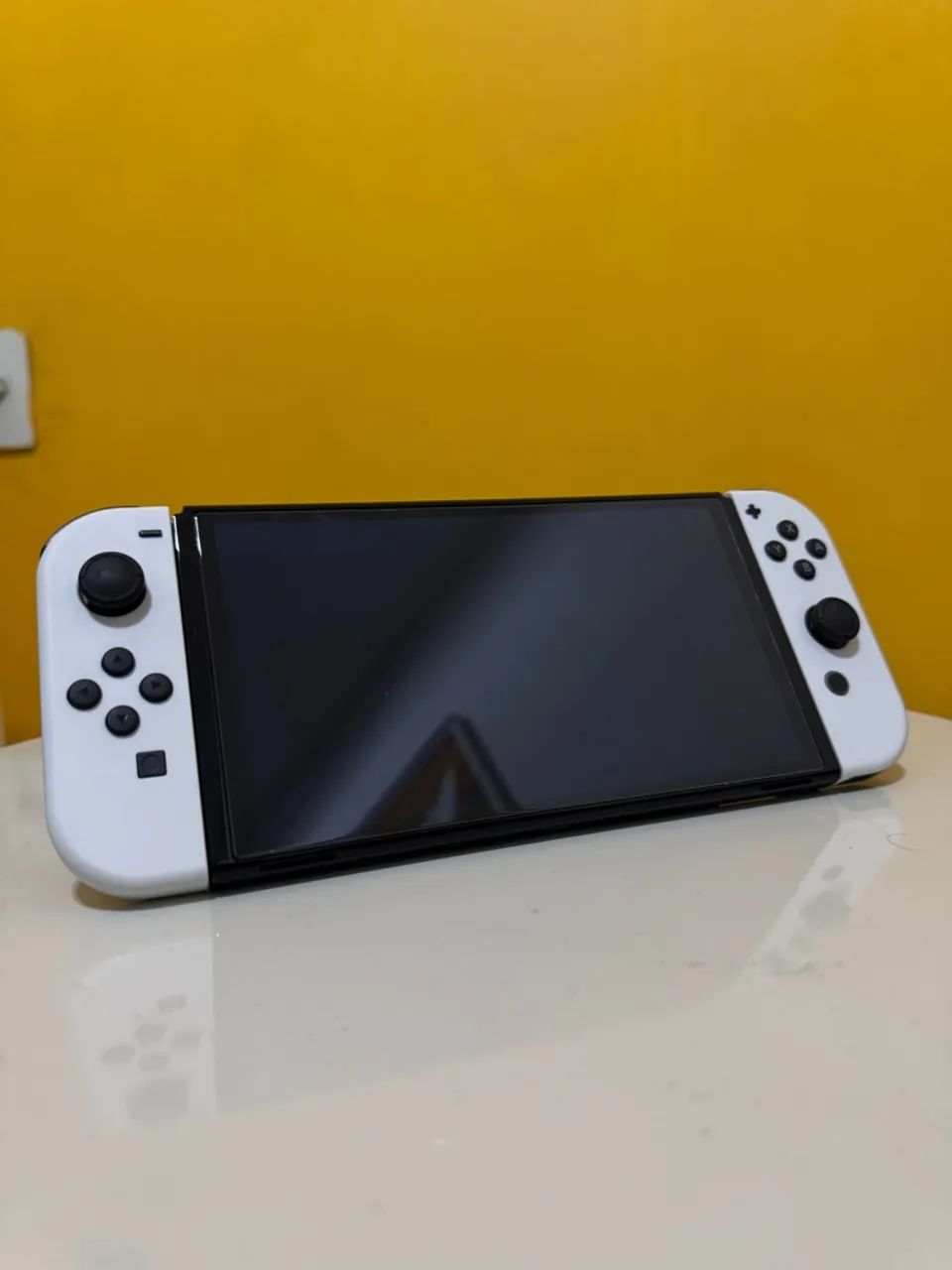 Nintendo switch oled branco pouquíssimo usado como novo