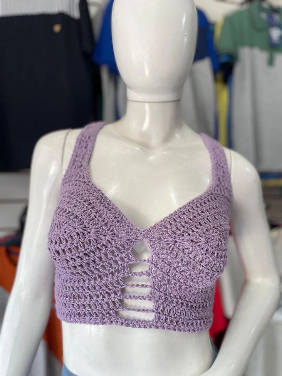Cropped de crochê artesanal lilás 