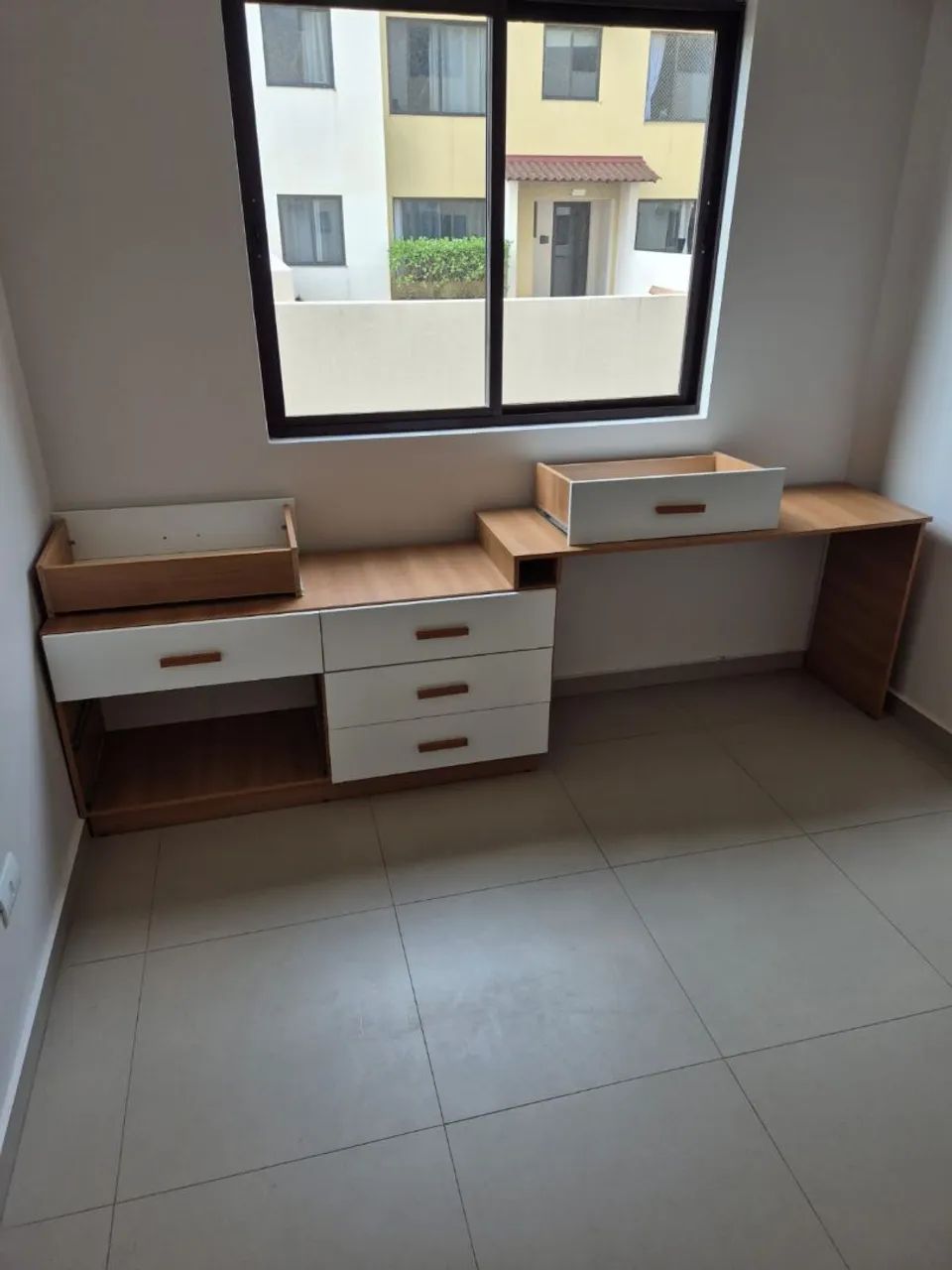 Gaveteiro com mesa