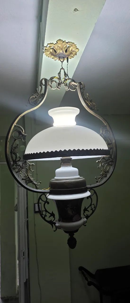 Lustre antigo bronze e cúpula de opalina - Foto 5