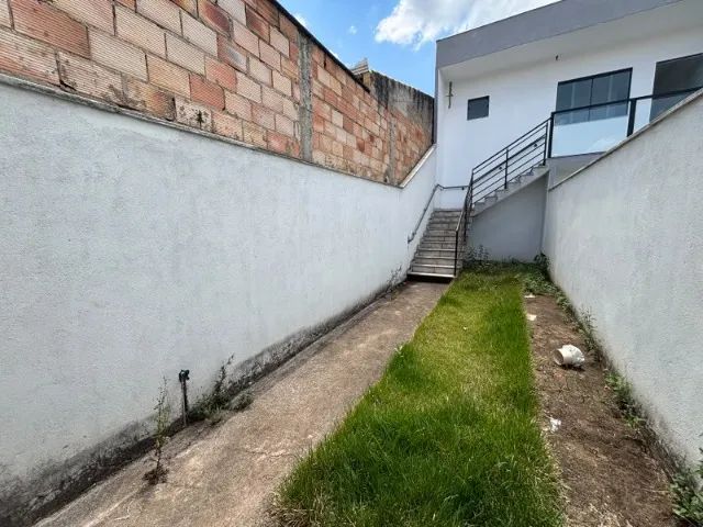 CASA COM 3 QUARTOS - HABITE-SE, COM QUINTAL E 2 VAGA - Foto 3