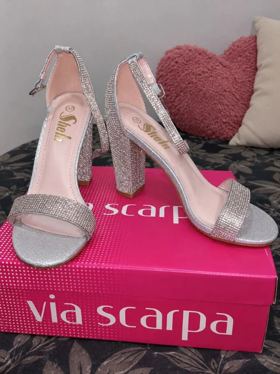 Sandália de salto - Foto 2