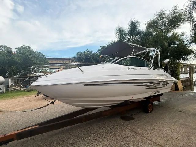 Lancha Focker 215i - Ano 2010 - Mercruiser 220Hp - Foto 2
