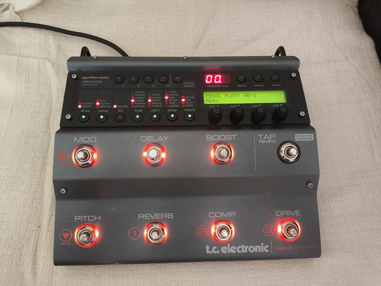 Pedaleira Multi Efeitos TC Electronic NOVA SYSTEM