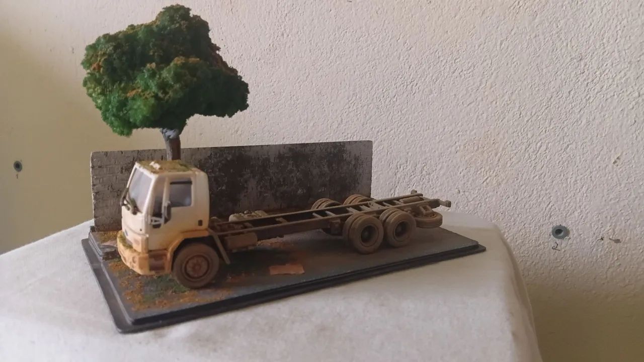 Diorama FORD CARGO 2428E escala 1:50 - Foto 4