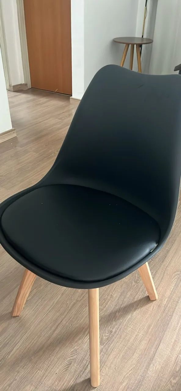 Vendo  4 cadeiras pinus - Foto 4