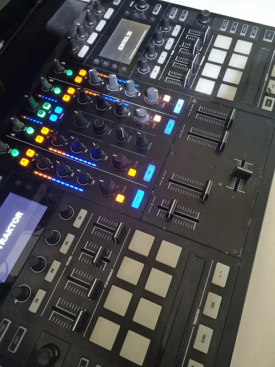 DJ機材 tractor S8 Controladora Dj Traktor Kontrol S8 Preto Da 4 Canais (Usado