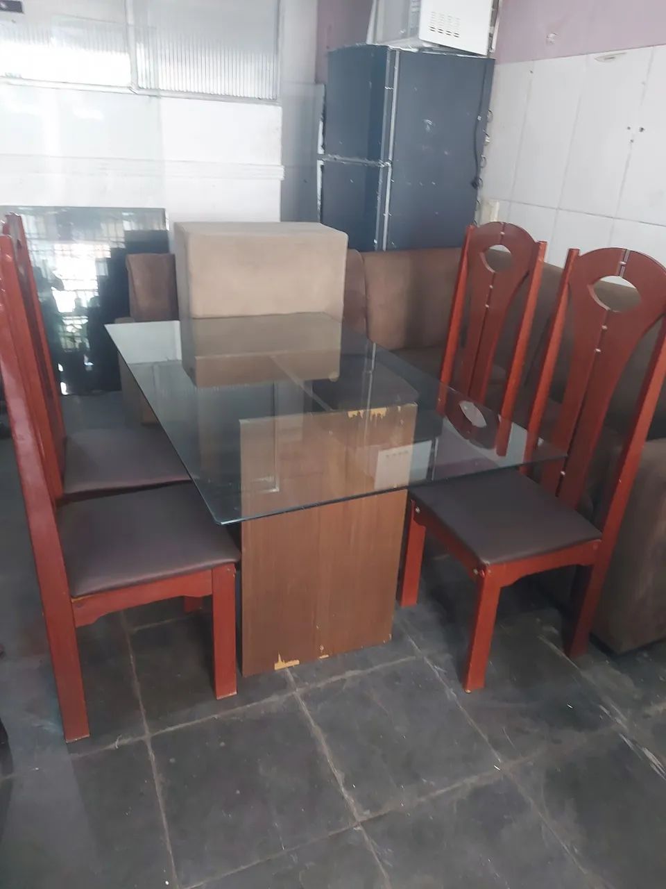 Mesa com 4 cadeiras 