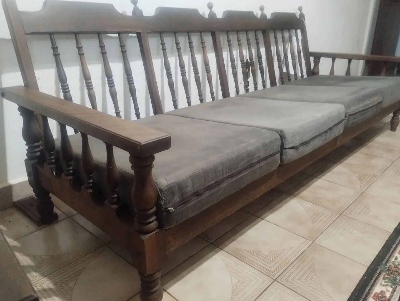 Vendo conjunto de sofá de madeira maciça (canela) de  6 lugares 